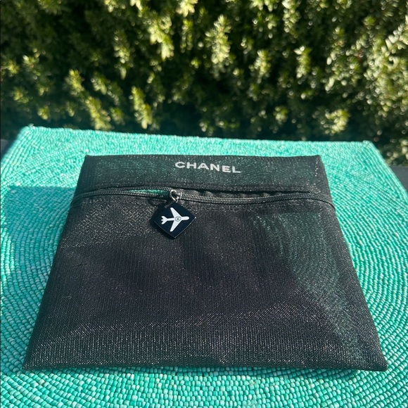 CHANEL Black Mesh Zipper travel Pouch-limited edition-used-good condition. - Picture 3 of 17